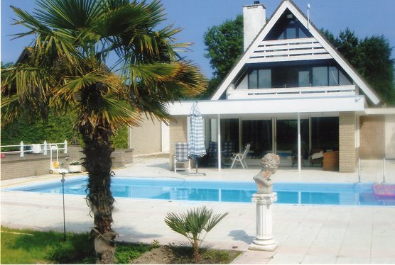 Villa Palm Garden met ruime rustieke tuin en zwembad